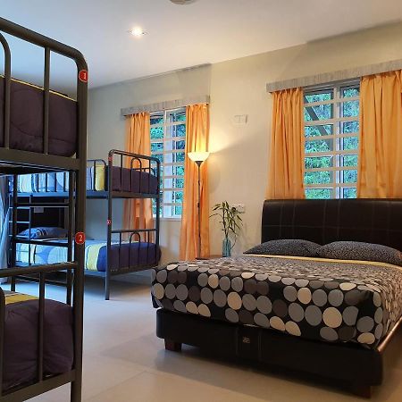 קמרון היילנדס Fathers Guesthouse Bungalow מראה חיצוני תמונה