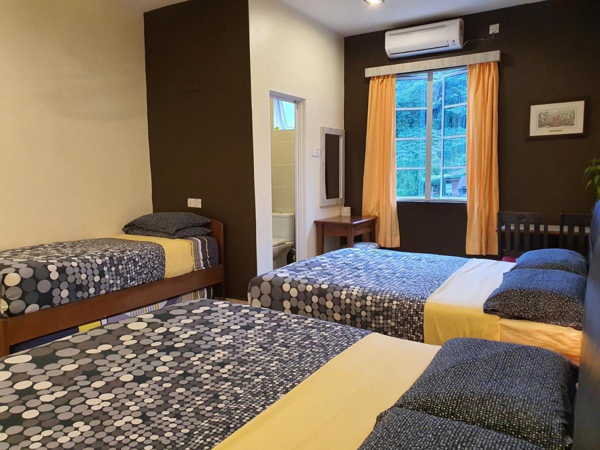 קמרון היילנדס Fathers Guesthouse Bungalow מראה חיצוני תמונה